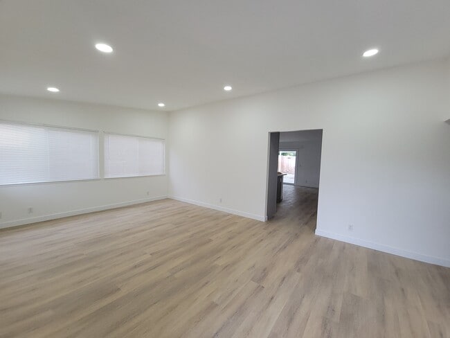 8287 Lapiz Drive in San Diego, CA - Building Photo - Building Photo