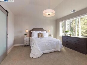 764 Hillcrest Dr in Redwood City, CA - Foto de edificio - Building Photo