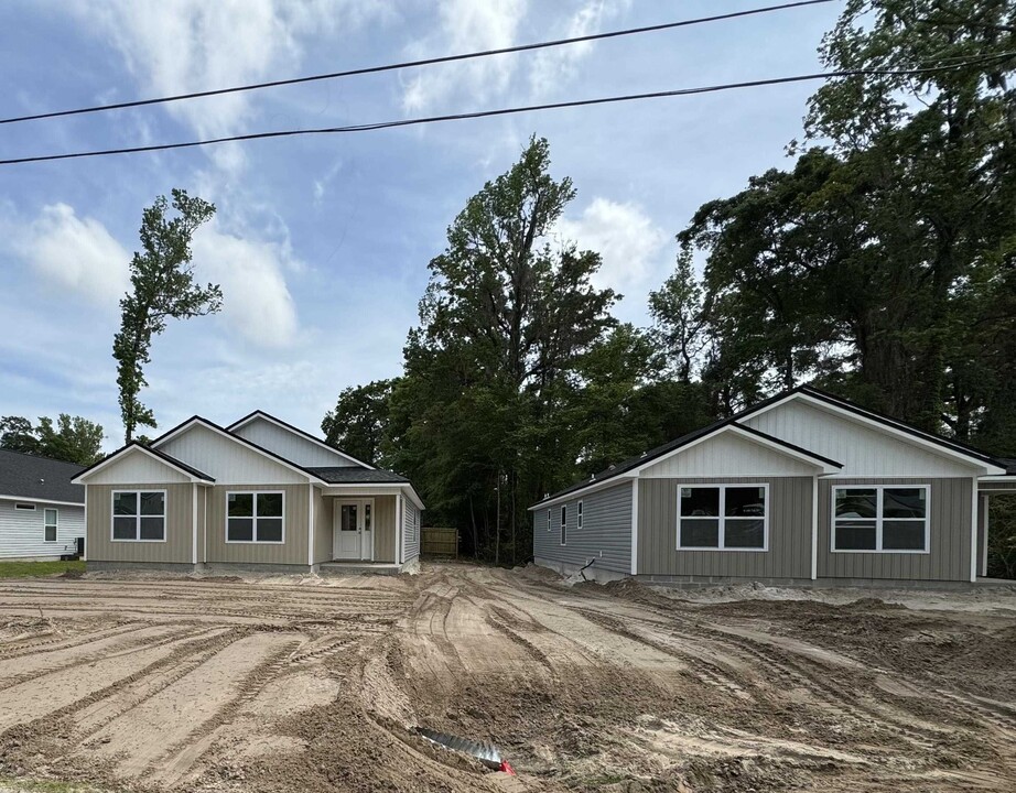 86 Spokan Trail in Crawfordville, FL - Building Photo