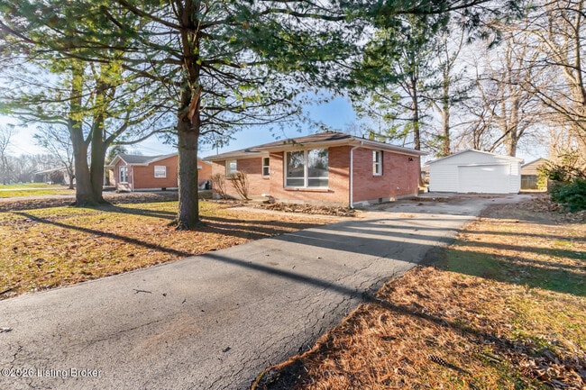 2428 Weber Ln in Louisville, KY - Building Photo - Building Photo