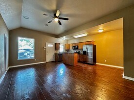 2016 S 8th St in Waco, TX - Building Photo