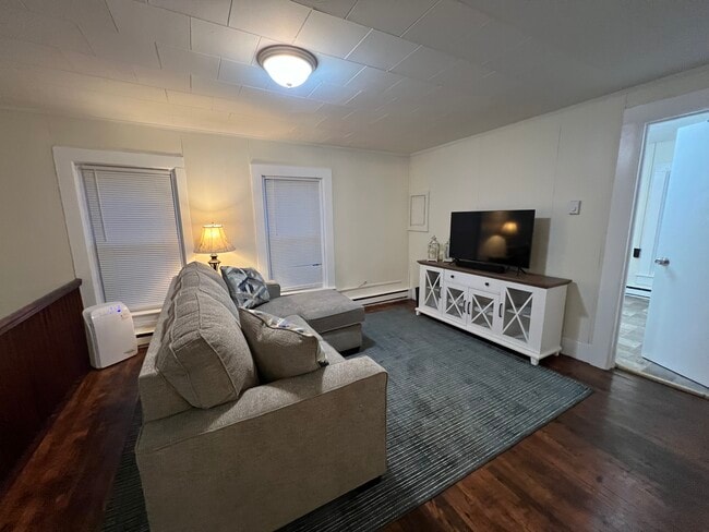 4 Cottage Pl, Unit Second Floor - APT 2