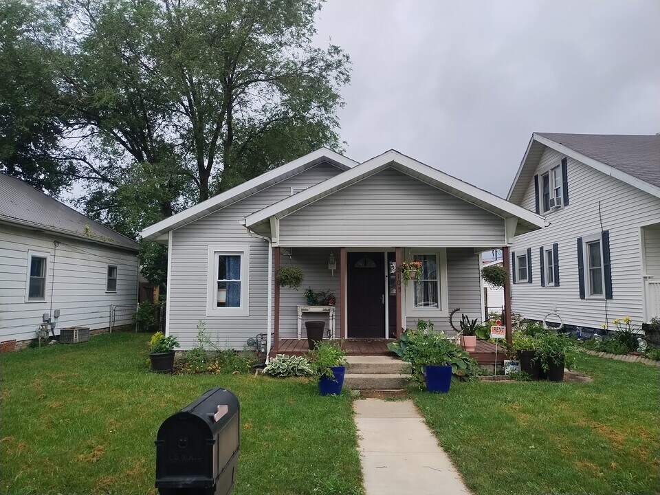 2105 S High St in Muncie, IN - Building Photo