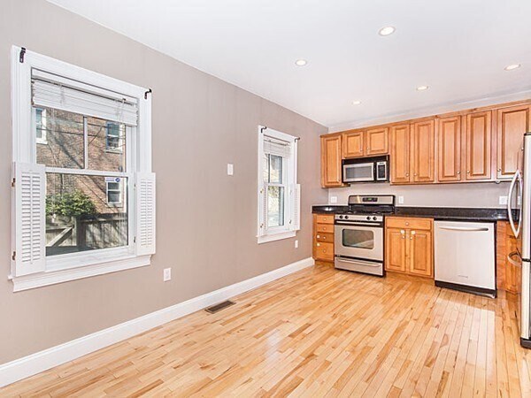 762 E 6th St in Boston, MA - Building Photo