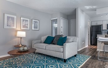 Tree Top Apartments in Grand Prairie, TX - Building Photo - Building Photo