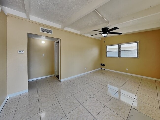 8403 Libby Ln in Tampa, FL - Building Photo - Building Photo