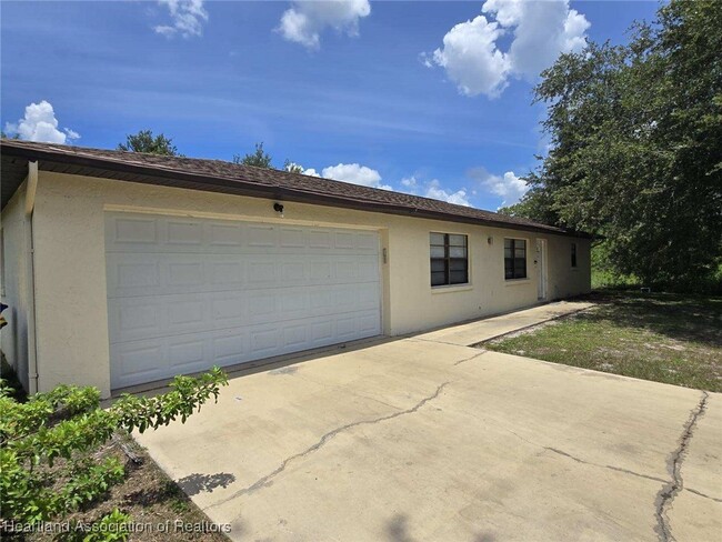 644 Serenade Terrace in Lake Placid, FL - Building Photo - Building Photo