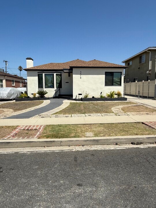 3519 W 82nd Pl in Inglewood, CA - Foto de edificio