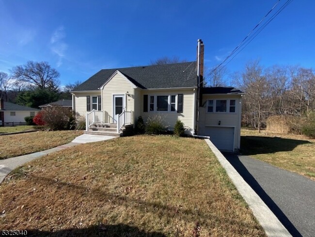 32 Upper Mountain Ave in Rockaway, NJ - Foto de edificio - Building Photo