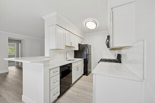 Gateway Towers in Philadelphia, PA - Building Photo