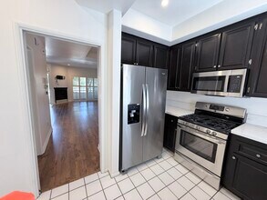 5145 Yarmouth Ave in Encino, CA - Building Photo - Building Photo