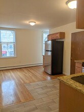 37 Davis Sq in Somerville, MA - Building Photo - Building Photo
