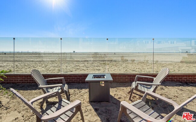 605 Palisades Beach Rd in Santa Monica, CA - Building Photo - Building Photo