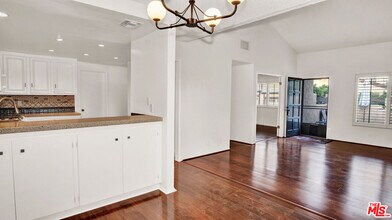 263 E Sierra Madre Blvd in Sierra Madre, CA - Building Photo - Building Photo