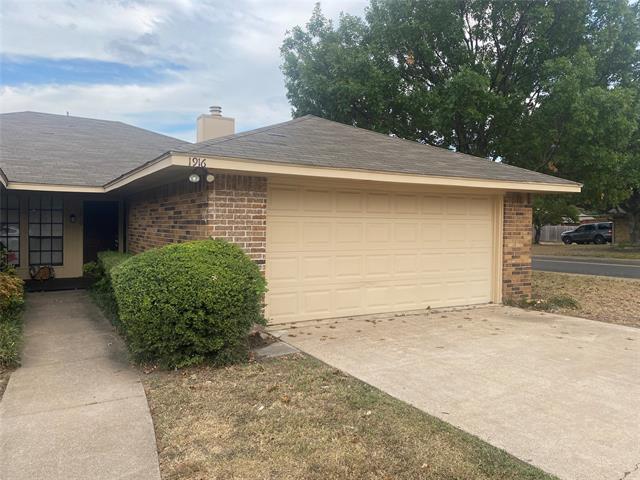 1914 Spindletop Dr in Duncanville, TX - Building Photo