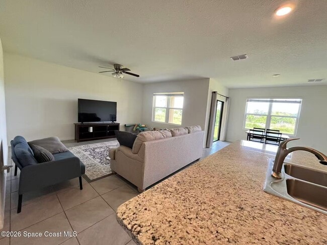 2183 Farmhouse Rd SE in Palm Bay, FL - Building Photo - Building Photo