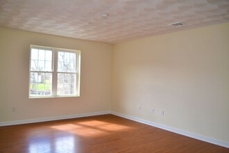 4 Springhouse Trail in Seekonk, MA - Foto de edificio - Building Photo