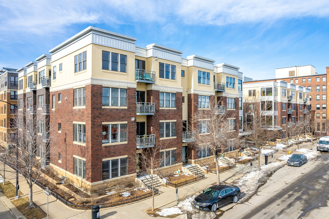 Water Street Brownstones in Des Moines, IA - Foto de edificio