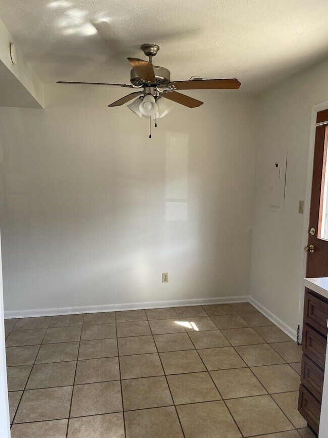 624 Cross Lanes Dr in Nitro, WV - Building Photo - Building Photo