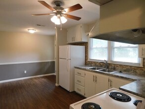 136 S Orchard St in El Dorado, KS - Building Photo - Building Photo