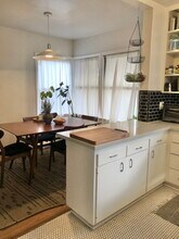 1115 Neola St in Los Angeles, CA - Foto de edificio - Building Photo