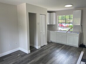 10330 Turkey Lake Rd in Orlando, FL - Building Photo - Building Photo