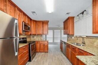 5401 Edgewater Cir in Rowlett, TX - Foto de edificio - Building Photo