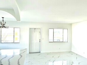 3080 Lake Osborne Dr in Lake Worth Beach, FL - Foto de edificio - Building Photo