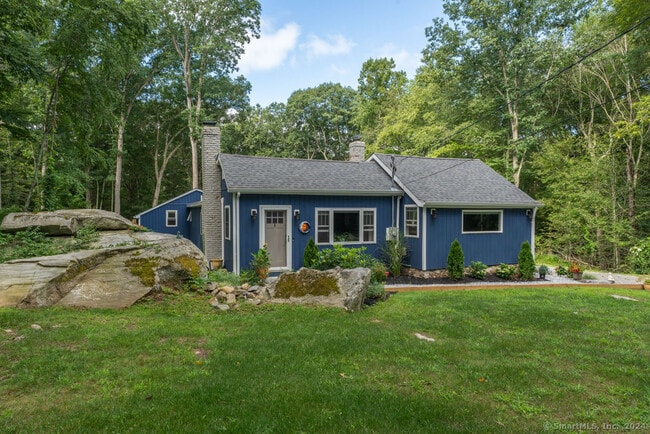 32 Twin Bridge Rd in Guilford, CT - Building Photo - Building Photo