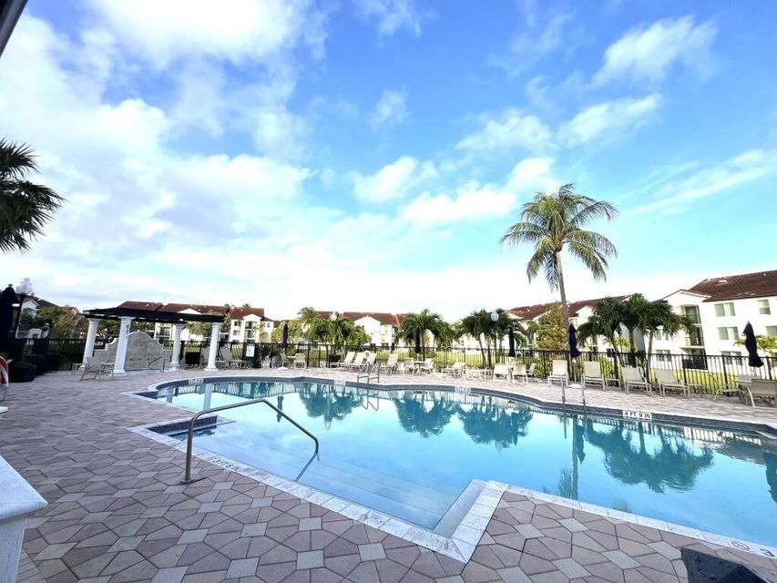 713 Villa Cir in Boynton Beach, FL - Building Photo