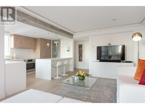 1238 Melville St in Vancouver, BC - Building Photo - Building Photo