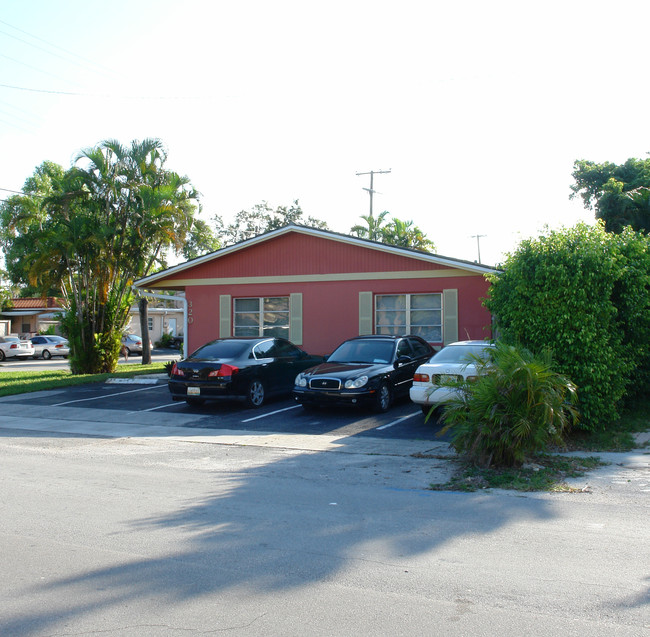 320 NE 15th Ave in Fort Lauderdale, FL - Building Photo - Building Photo