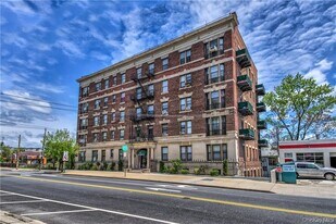 36 Echo Ave in New Rochelle, NY - Building Photo