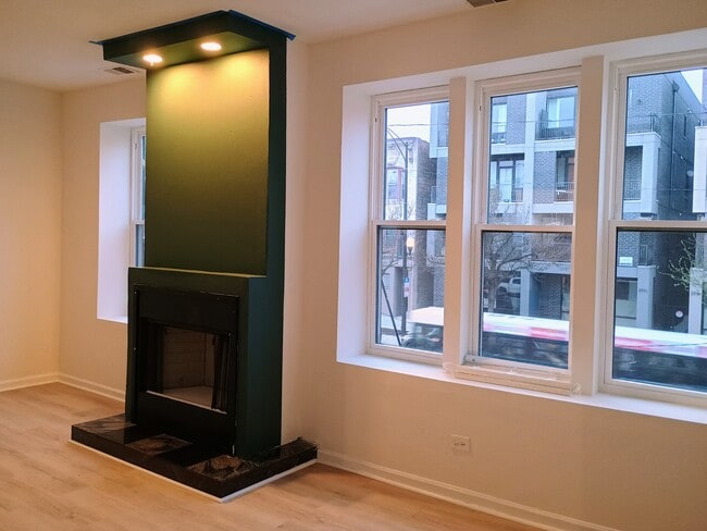 2517 W Division St, Unit 2nd fl front, Unit 2nd fl front