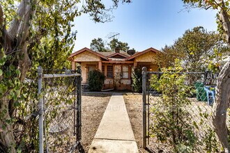 226 Mc Laughlin Ave in San Antonio, TX - Building Photo - Building Photo