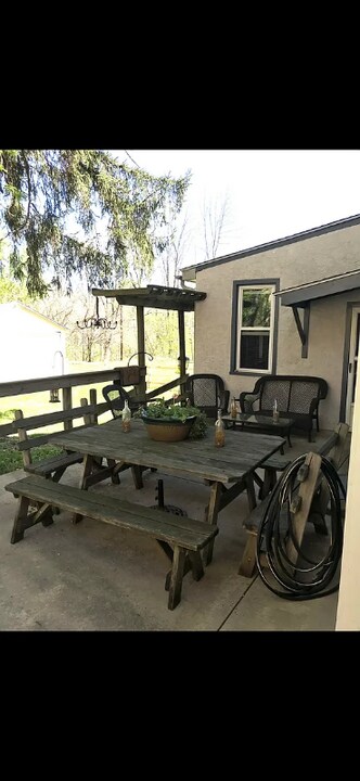 1845 Perkiomenville Rd in Perkiomenville, PA - Foto de edificio