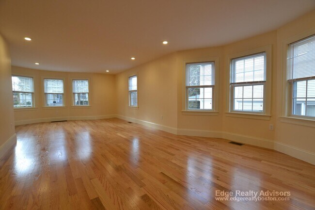 168 Faneuil St, Unit 2 in Boston, MA - Building Photo - Building Photo