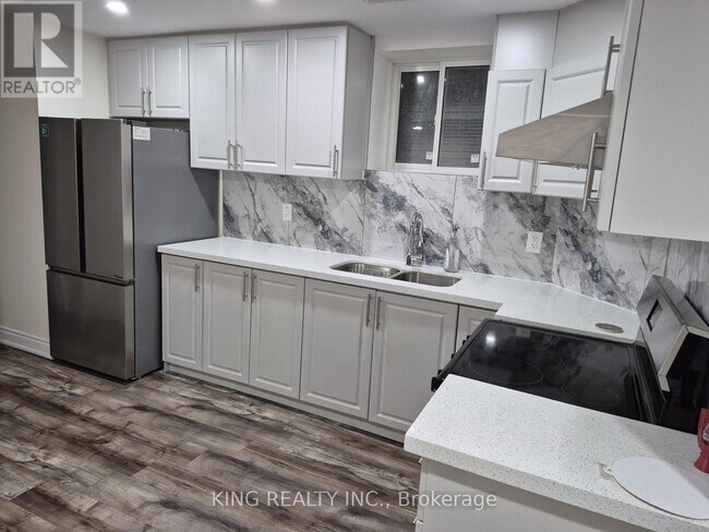 46 Meadowcrest Ln in Brampton, ON - Building Photo - Building Photo