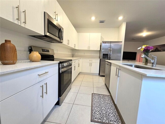 2761 NW 55th Way in Lauderhill, FL - Foto de edificio - Building Photo