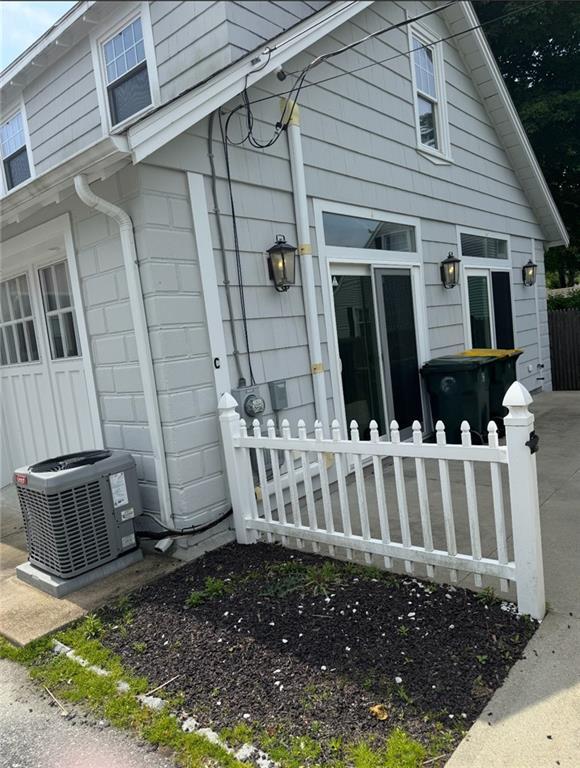 634 Putnam Pike in Smithfield, RI - Building Photo - Building Photo