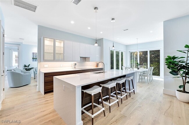 property at 2515 Royal Palm Ct