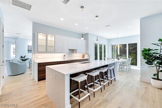 2515 Royal Palm Ct in Naples, FL - Building Photo - Building Photo