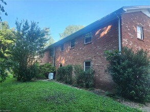 1505 Turfwood Dr in Winston-Salem, NC - Building Photo - Building Photo