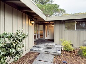 1 Fawn Ln in Corte Madera, CA - Building Photo