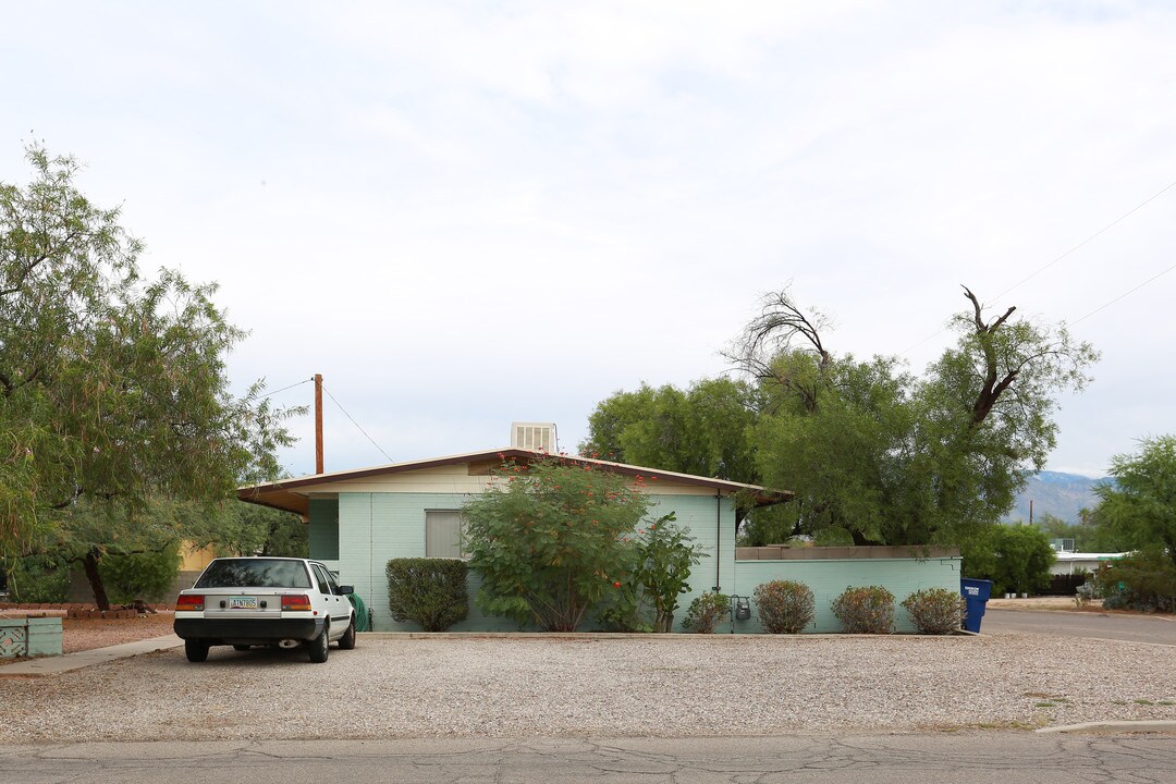 4067-4077 E Bellevue St in Tucson, AZ - Building Photo