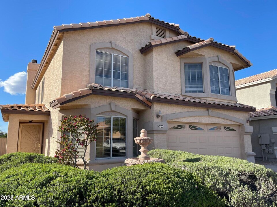1702 E Blackhawk Dr in Phoenix, AZ - Building Photo