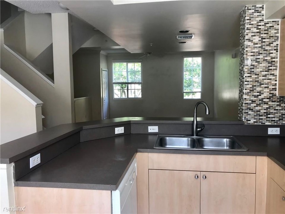 2981 NE 185th St-Unit -Apt 1804 in Aventura, FL - Building Photo