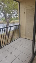 9022 NW 28th Dr, Unit 2-202 in Coral Springs, FL - Foto de edificio - Building Photo