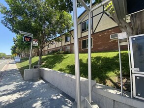 4085-4089-4089 Nobel Dr in San Diego, CA - Building Photo - Building Photo