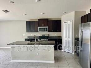 10321 Scarlet Skimmer Dr in Riverview, FL - Building Photo - Building Photo